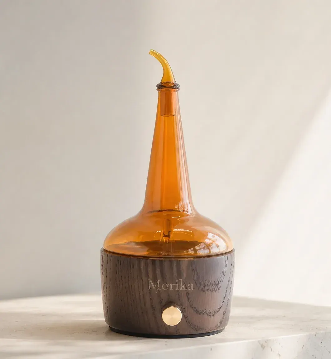 Pot still-shaped whiskey nosing diffuser with laser-engraved distillery logo on solid oak base Pot still-shaped whiskey nosing diffuser with laser-engraved distillery logo on solid oak base