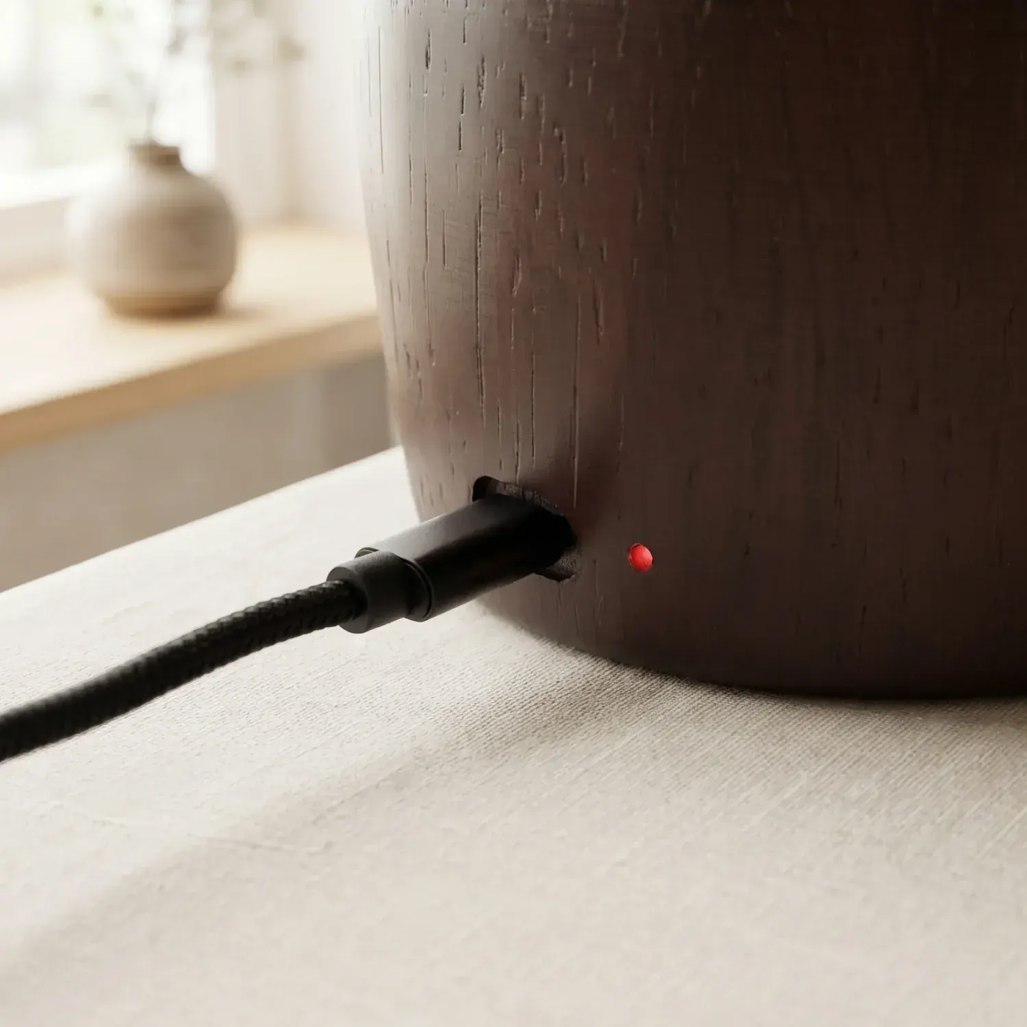 USB-C rechargeable whiskey nosing diffuser for cordless trade show and tasting event displays USB-C rechargeable whiskey nosing diffuser for cordless trade show and tasting event displays